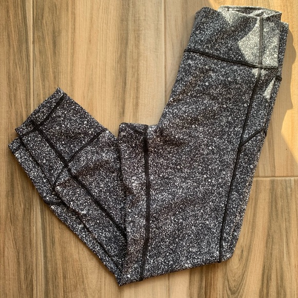 Lululemon NWOT in movement 25” - Picture 2 of 3